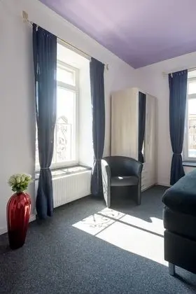 Tek Büyük Yataklı Oda (Private External Bathroom)