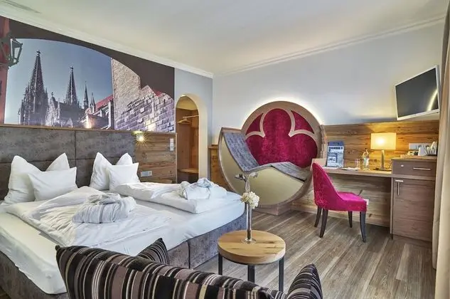 Romantic Süit, 1 En Büyük (King) Boy Yatak, Balkon, Bahçe Manzaralı