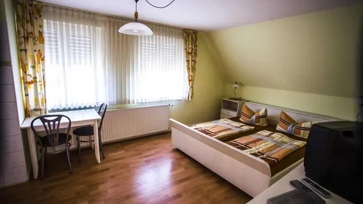 Tek Büyük Yataklı Oda, Ortak Banyo