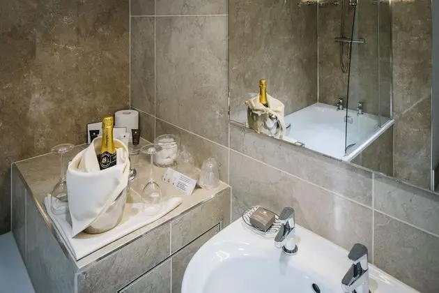 Deluxe Tek Büyük veya İki Ayrı Yataklı Oda