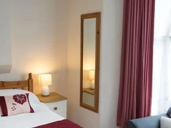 Tek Büyük Yataklı Oda, Banyolu/Duşlu, Kısmi Deniz Manzaralı (Room 3)