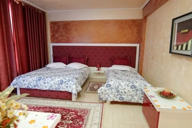 Üç Kişilik Oda
