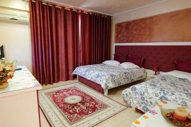 Üç Kişilik Oda