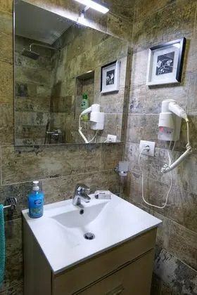 Üç Kişilik Oda