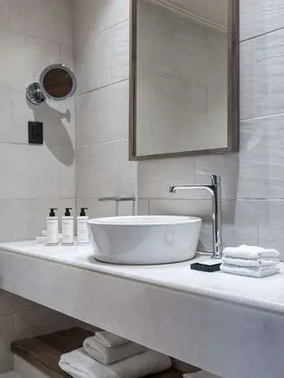 River Passage Junior Suite with Jetted Tub, King