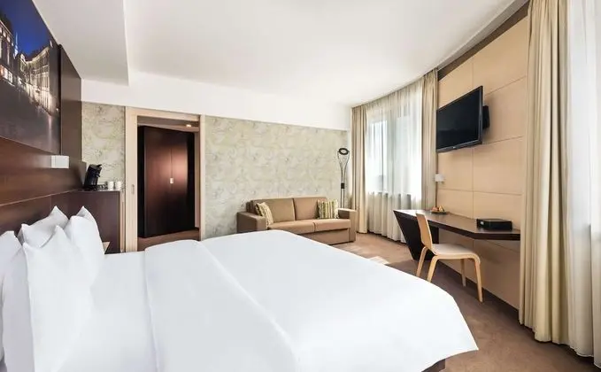 Deluxe Oda, 1 En Büyük (King) Boy Yatak, Şehir Manzaralı