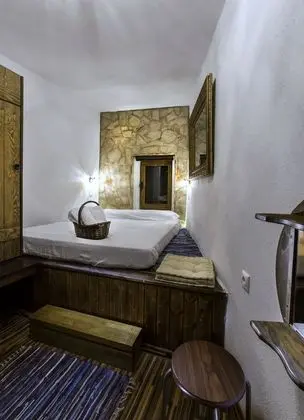 Traditional Tek Büyük Yataklı Oda