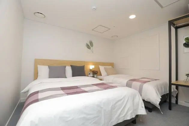 Economy Family Twin Room, No Windows