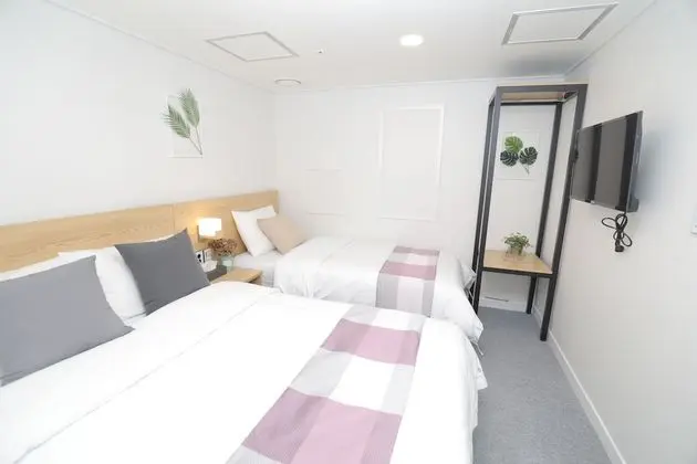 Economy Family Twin Room, No Windows