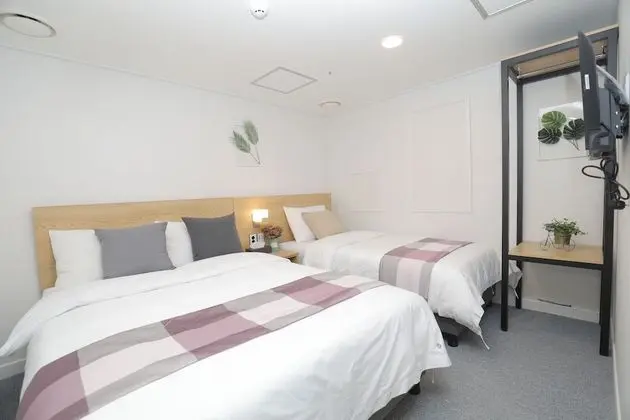 Economy Family Twin Room, No Windows