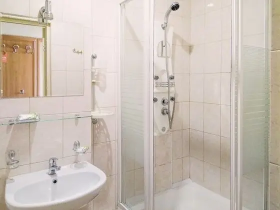 Basic Tek Büyük veya İki Ayrı Yataklı Oda