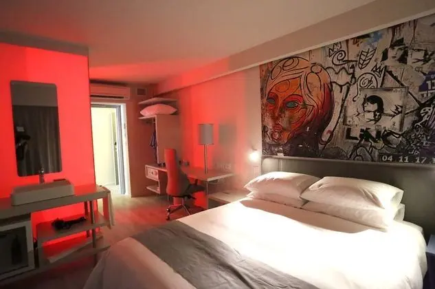 XL Room