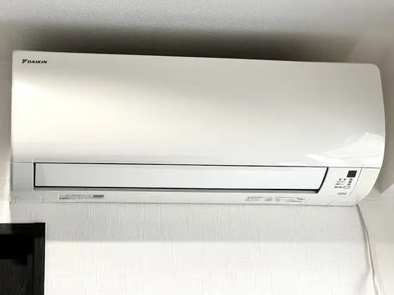 Üç Kişilik Oda, Sigara İçilmez