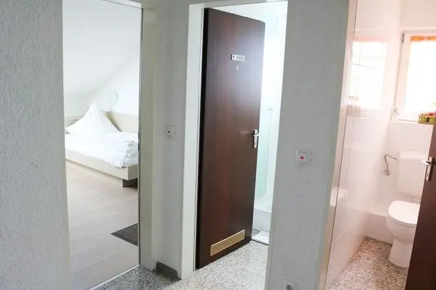 Tek Kişilik Oda, Ortak Banyo
