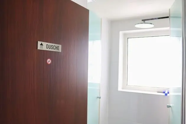 Tek Kişilik Oda, Ortak Banyo