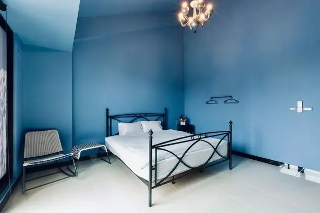 Basic Tek Büyük Yataklı Oda (Shared Bathroom)