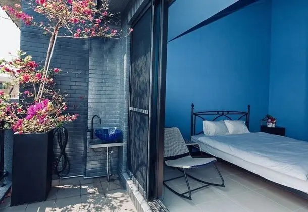 Basic Tek Büyük Yataklı Oda (Shared Bathroom)