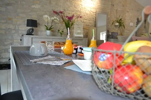 Tek Büyük Yataklı Oda, Banyolu/Duşlu, Havuz Manzaralı (Oleron)