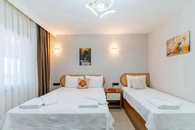 https://images.odamax.com/img/1920x1080/odamax/image/upload/Lion_Beach_Pansiyon_202507181425485_AUR03476_HDR.jpg