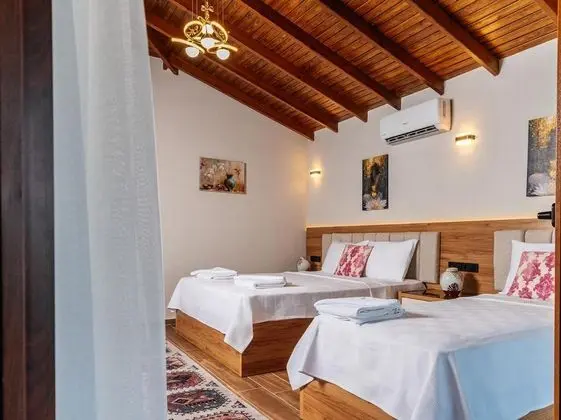 https://images.odamax.com/img/1920x1080/odamax/image/upload/Lion_Beach_Pansiyon_202507181428419_AUR03628.jpg