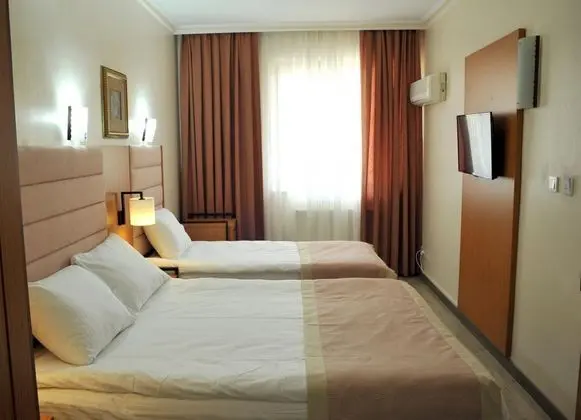 Triple, Şehir Manzaralı
