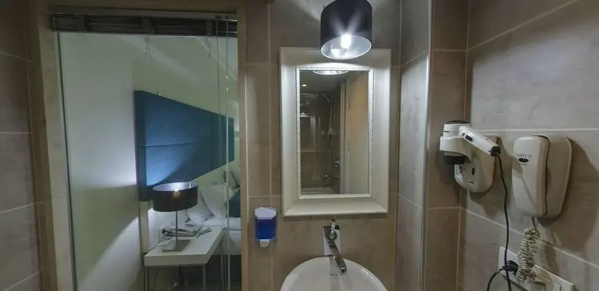 Standard Tek Büyük veya İki Ayrı Yataklı Oda