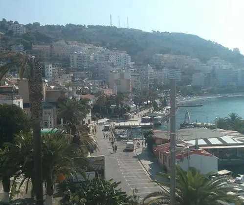 Üç Kişilik Oda, Balkon