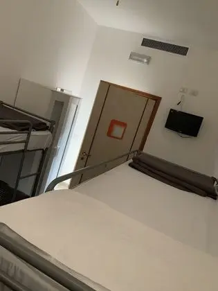 Dört Kişilik Oda, Ortak Banyo