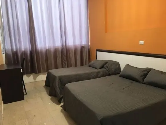 Tek Büyük veya İki Ayrı Yataklı Oda, Ortak Banyo