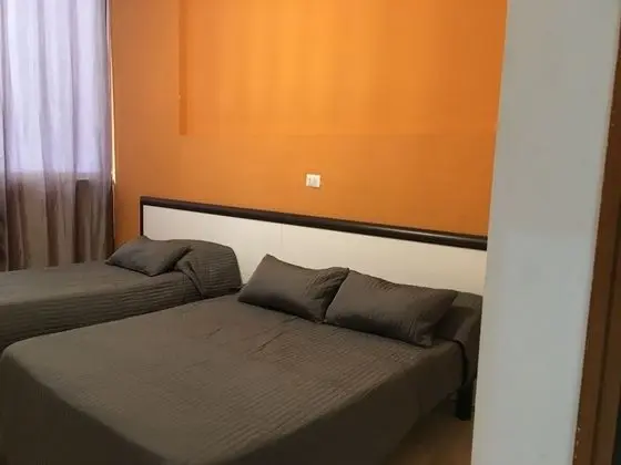 Tek Büyük veya İki Ayrı Yataklı Oda, Ortak Banyo