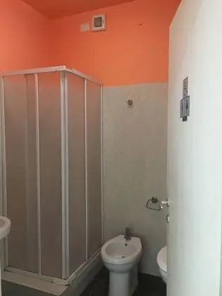 Tek Büyük veya İki Ayrı Yataklı Oda, Ortak Banyo