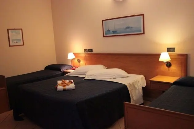 Dört Kişilik Oda, Deniz Manzaralı