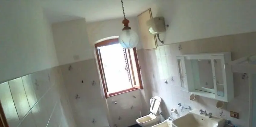 İki Ayrı Yataklı Oda, Ortak Banyo