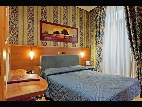 Büyük Yataklı Tek Kişilik Oda