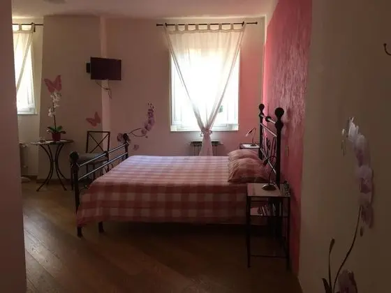 Dört Kişilik Oda, 1 Büyük (Queen) Boy Yatak ve Çekyat, Sigara İçilmez