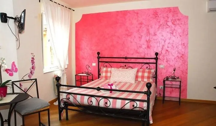 Dört Kişilik Oda, 1 Büyük (Queen) Boy Yatak ve Çekyat, Sigara İçilmez