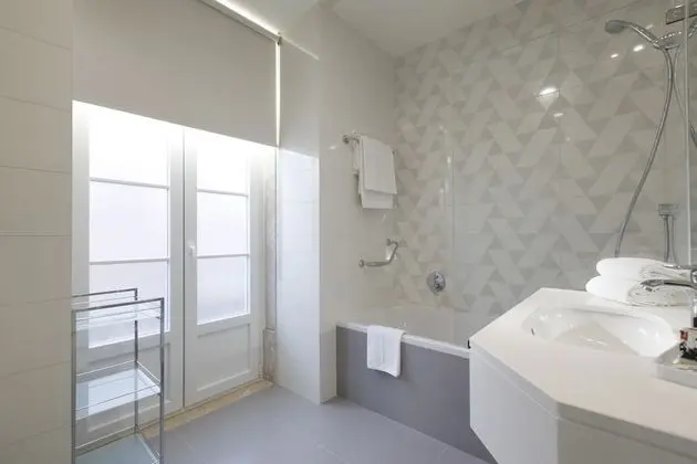 Superior Tek Büyük Yataklı Oda (Street View)