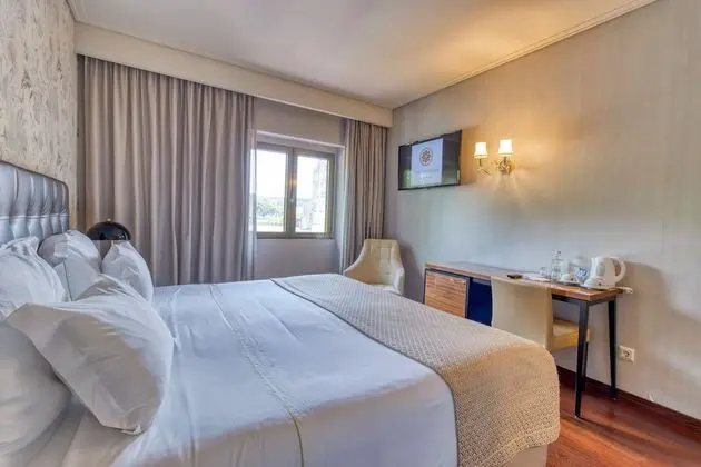 Tek Büyük veya İki Ayrı Yataklı Oda (Monastery View)