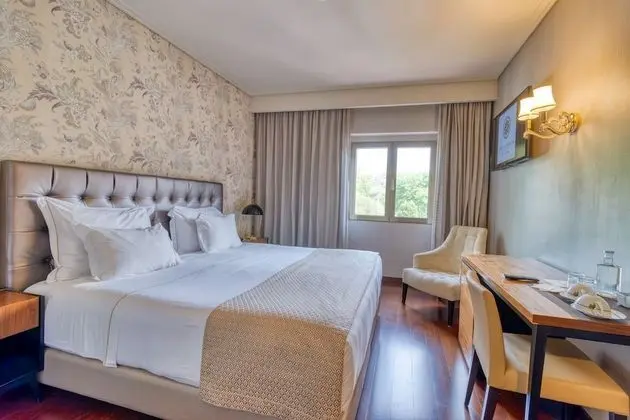 Tek Büyük veya İki Ayrı Yataklı Oda (Monastery View)