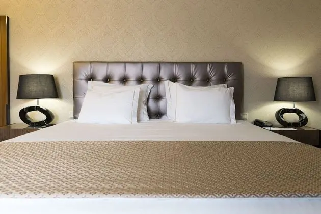 Tek Büyük veya İki Ayrı Yataklı Oda (Monastery View)