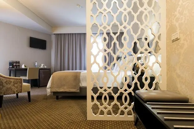 Tek Büyük veya İki Ayrı Yataklı Oda (Monastery View)