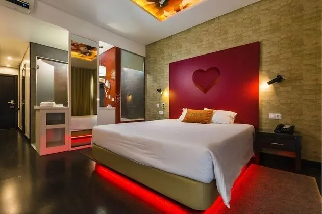 Quarto duplo com banheira de hidromassagem