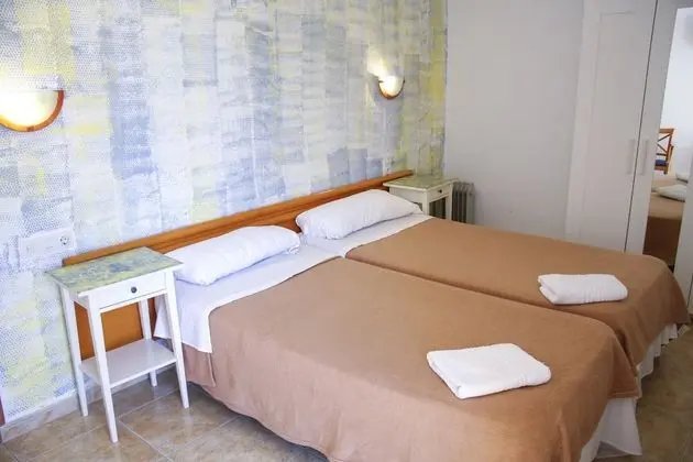 Tek Büyük Yataklı Oda, Ortak Banyo (annex building)