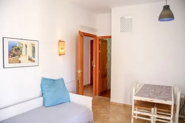 Tek Büyük Yataklı Oda, Ortak Banyo (annex building)