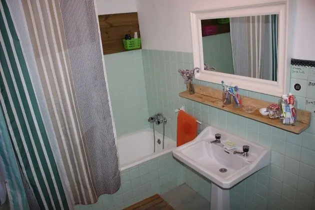 Ortak Ranzalı Oda, Ortak Banyo (1)