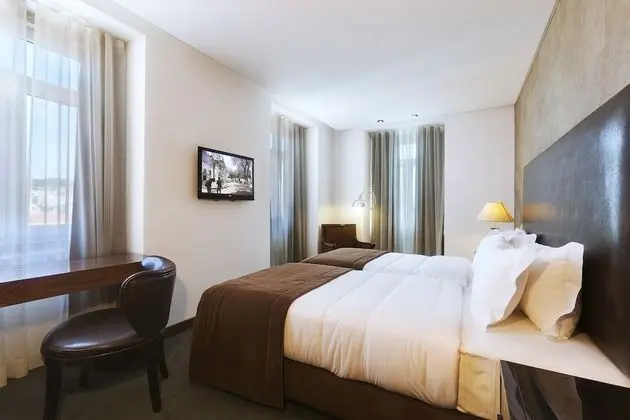 Deluxe Tek Büyük veya İki Ayrı Yataklı Oda (Castle or River View)