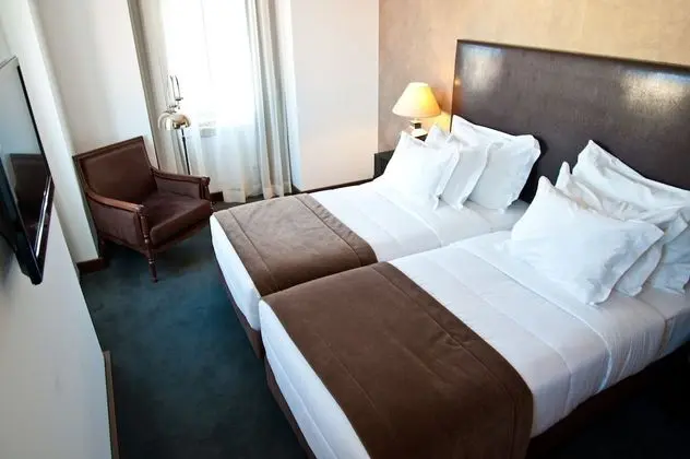 Deluxe Tek Büyük veya İki Ayrı Yataklı Oda (Castle or River View)