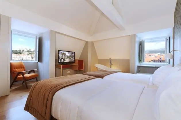 Premium Tek Büyük veya İki Ayrı Yataklı Oda (Castle and River View)