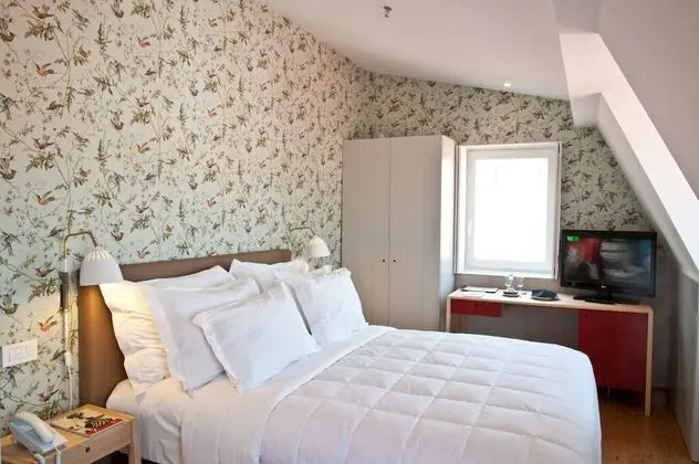 Premium Tek Büyük veya İki Ayrı Yataklı Oda (Castle and River View)