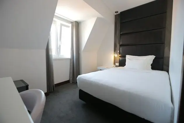 Tek Büyük veya İki Ayrı Yataklı Oda (Small)